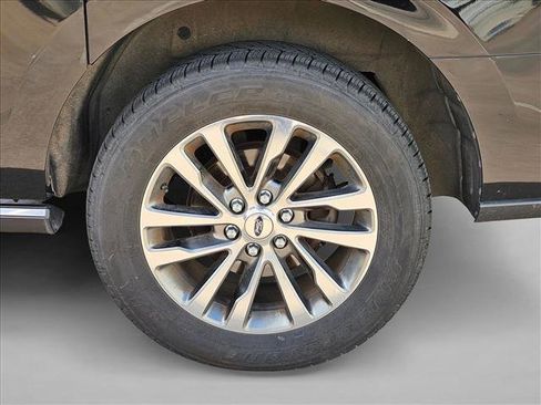 Used 2018 Ford Expedition Max Limited w/ Equipment Group 301A RWD image 20