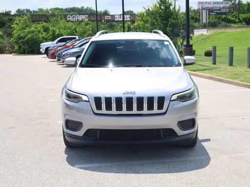 Used 2020 Jeep Cherokee Latitude FWD image 2