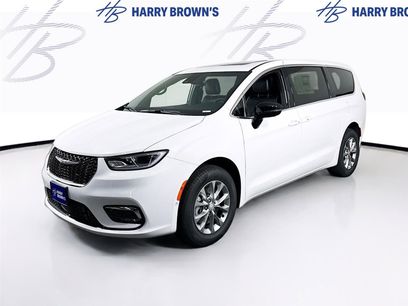 New 2026 Chrysler Pacifica Limited w/ Trailer Tow Group