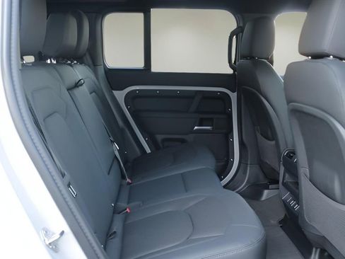 New 2026 Land Rover Defender 110 X-Dynamic SE image 13