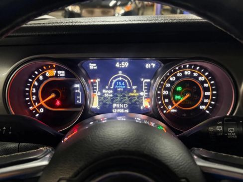 Used 2018 Jeep Wrangler Unlimited Sahara w/ Dual Top Group AWD/4WD image 13