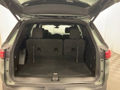 Used 2023 Chevrolet Traverse LT w/ Rear Camera Mirror Package image 36