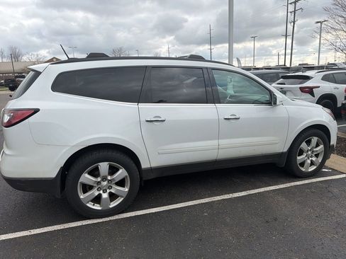 Used 2017 Chevrolet Traverse LT w/ Style and Technology Package image 11