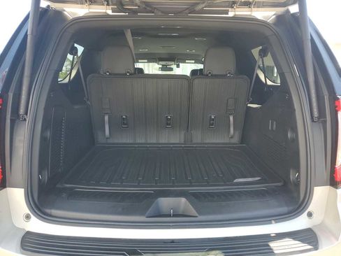 Used 2023 GMC Yukon XL SLT AWD/4WD image 5