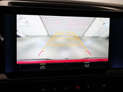 Used 2023 Chevrolet Silverado 1500 LT AWD/4WD image 57