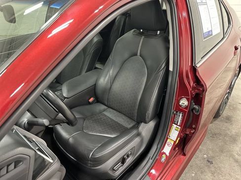 Used 2018 Toyota Camry XSE FWD image 13