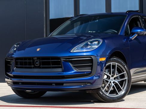 Certified 2026 Porsche Macan AWD/4WD image 7