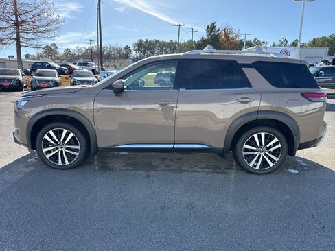 Used 2025 Nissan Pathfinder Platinum w/ Cargo Package image 6
