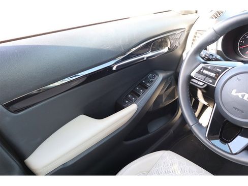 Used 2023 Kia Seltos EX image 21