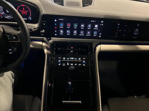 Used 2024 Porsche Panamera 4 image 15