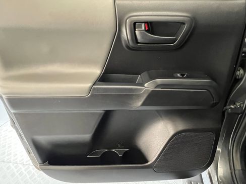 Used 2021 Toyota Tacoma SR w/ SR Convenience Package image 30