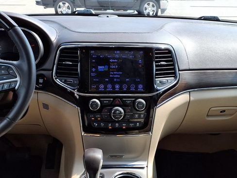 Used 2020 Jeep Grand Cherokee Overland RWD image 8