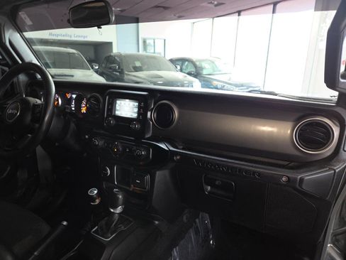 Used 2019 Jeep Wrangler Unlimited Sport AWD/4WD image 32