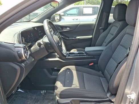 Used 2025 Chevrolet Equinox LT FWD image 9