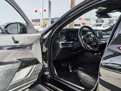 Used 2024 BMW 740i w/ Premium Package RWD image 16