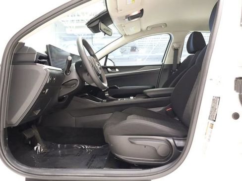 Used 2025 Kia K5 LXS image 10
