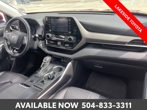 Used 2021 Toyota Highlander XLE FWD image 15