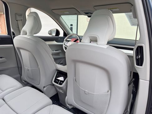 Used 2025 Volvo EX90 Ultra AWD/4WD image 36