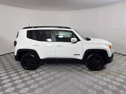 Used 2018 Jeep Renegade Altitude w/ UConnect 8.4 Nav Group AWD/4WD image 4