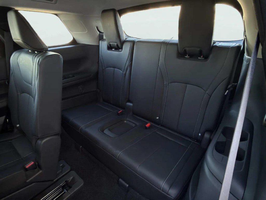 Used 2026 INFINITI QX60 Luxe w/ Cargo Package FWD image 9