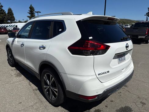 Used 2020 Nissan Rogue SV w/ Premium Package FWD image 3
