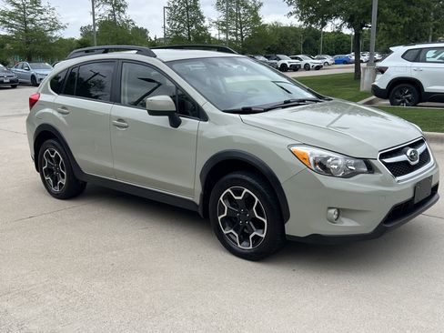 Used 2014 Subaru Crosstrek 2.0i Limited w/ Popular Package #2 AWD/4WD image 2