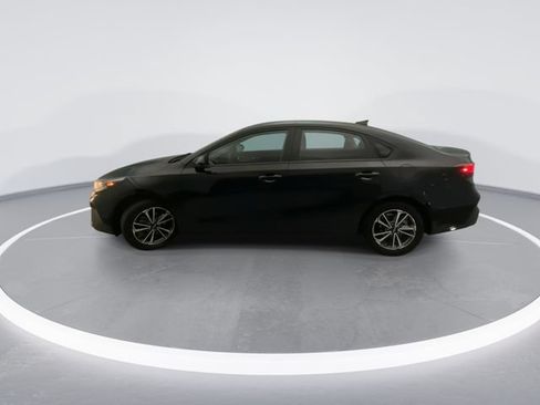 Used 2023 Kia Forte LXS FWD image 3
