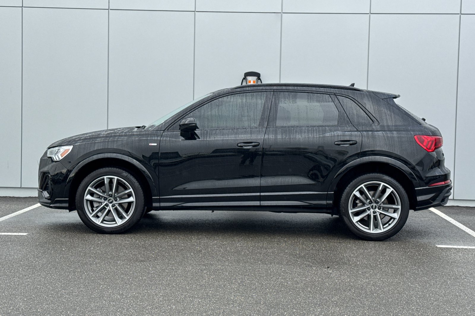 Used 2023 Audi Q3 2.0T Premium w/ Black Optic Sport Package AWD/4WD image 2