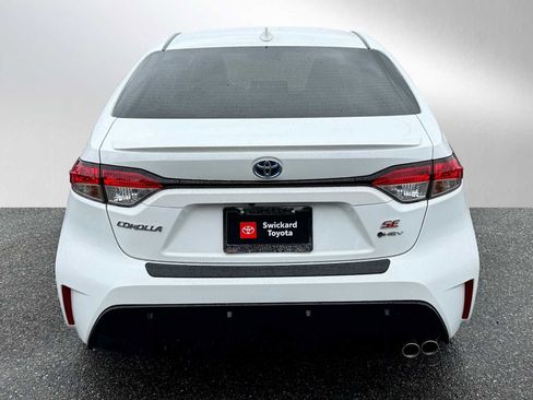 Used 2025 Toyota Corolla SE AWD/4WD image 4
