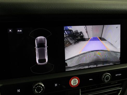 Certified 2025 Porsche Macan AWD/4WD image 14