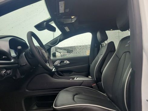 New 2026 Chrysler Pacifica Limited image 15
