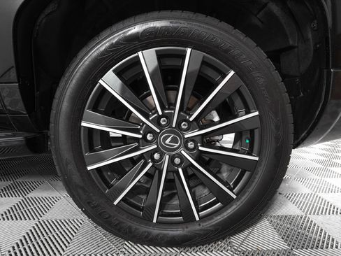 Used 2024 Lexus GX 550 w/ Accessory Package (Z1) AWD/4WD image 32