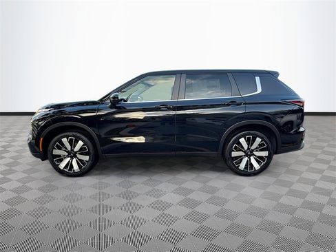 New 2025 Mitsubishi Outlander SE image 8