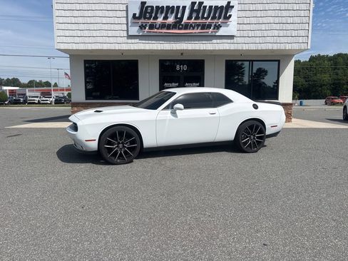 Used 2023 Dodge Challenger SXT RWD image 1