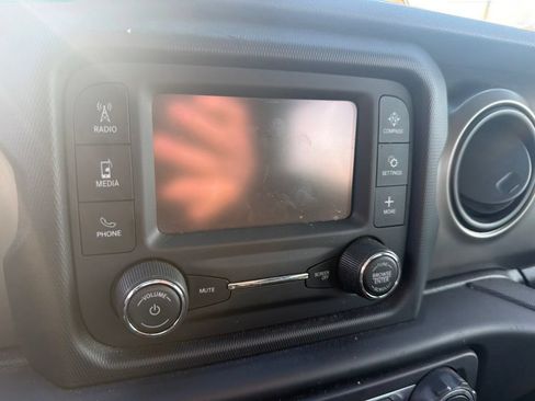 Used 2018 Jeep Wrangler Sport AWD/4WD image 2