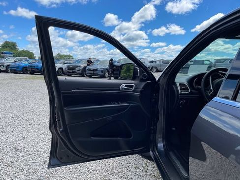 Used 2020 Jeep Grand Cherokee Limited AWD/4WD image 25