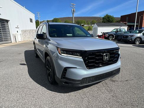 Certified 2025 Honda Pilot Black Edition image 2