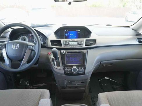Used 2016 Honda Odyssey SE image 12