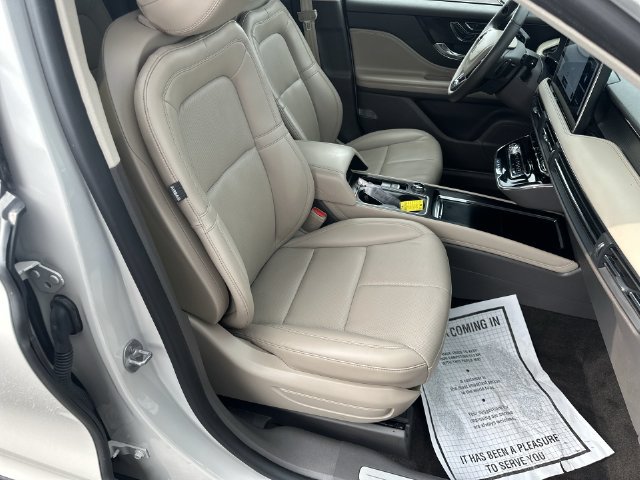 Used 2023 Lincoln Corsair AWD w/ Equipment Group 101A image 33
