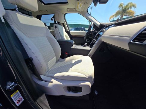 Used 2025 Land Rover Discovery S AWD/4WD image 16