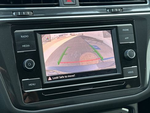 Used 2022 Volkswagen Tiguan S FWD image 19