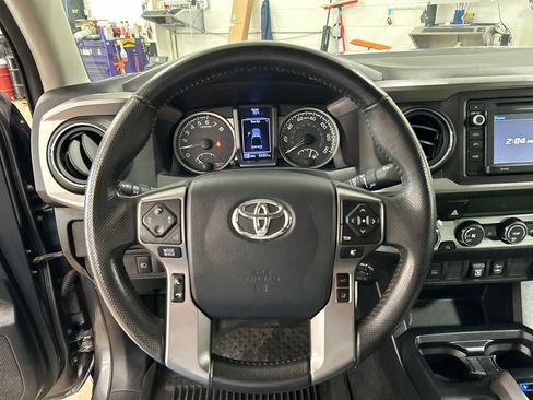 Used 2019 Toyota Tacoma SR5 AWD/4WD image 15