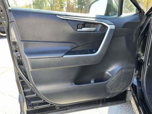 Used 2023 Toyota RAV4 XLE image 17