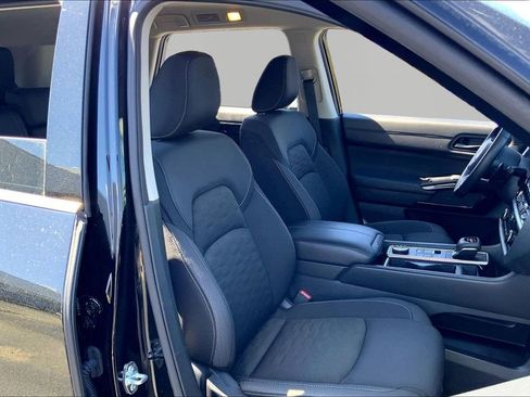 Used 2025 Nissan Pathfinder SV image 20