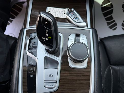 Used 2020 BMW 740i w/ Premium Package image 24
