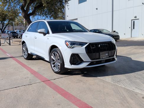 Certified 2025 Audi Q3 2.0T Premium w/ Convenience Package image 2