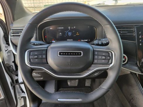 Used 2024 Jeep Wagoneer L Series II RWD image 11