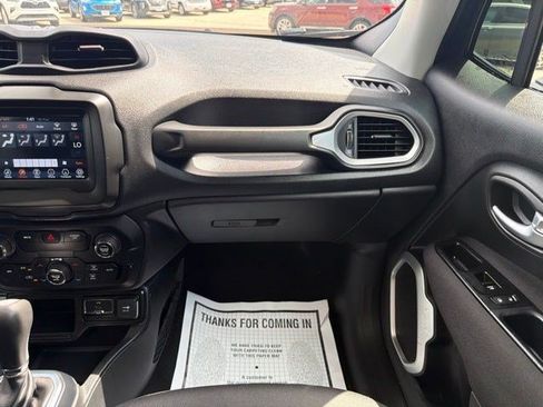 Used 2019 Jeep Renegade Latitude FWD image 21