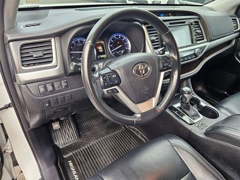Used 2018 Toyota Highlander XLE image 13