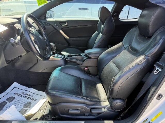 Used 2016 Hyundai Genesis Coupe 3.8 RWD image 12